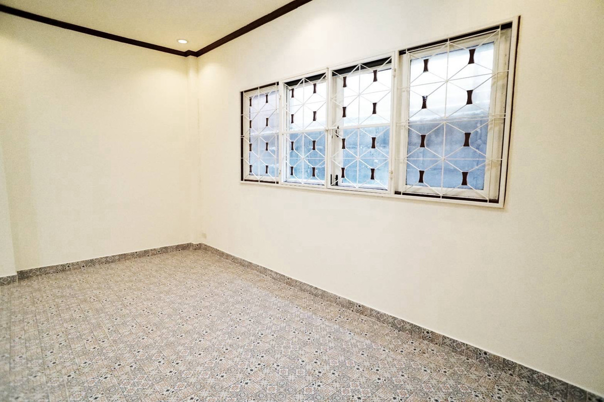 ขายโฮมออฟฟิศเลียบทางด่วนรามอินทรา : ขายโฮมออฟฟิศ 4ชั้น ซอยประดิษฐ์มนูธรรม10 เรียบด่วนเอกมัยรามอินทรา เยื้องเซ็นทรัลอีสต์วิลล์ 350ตารางเมตร