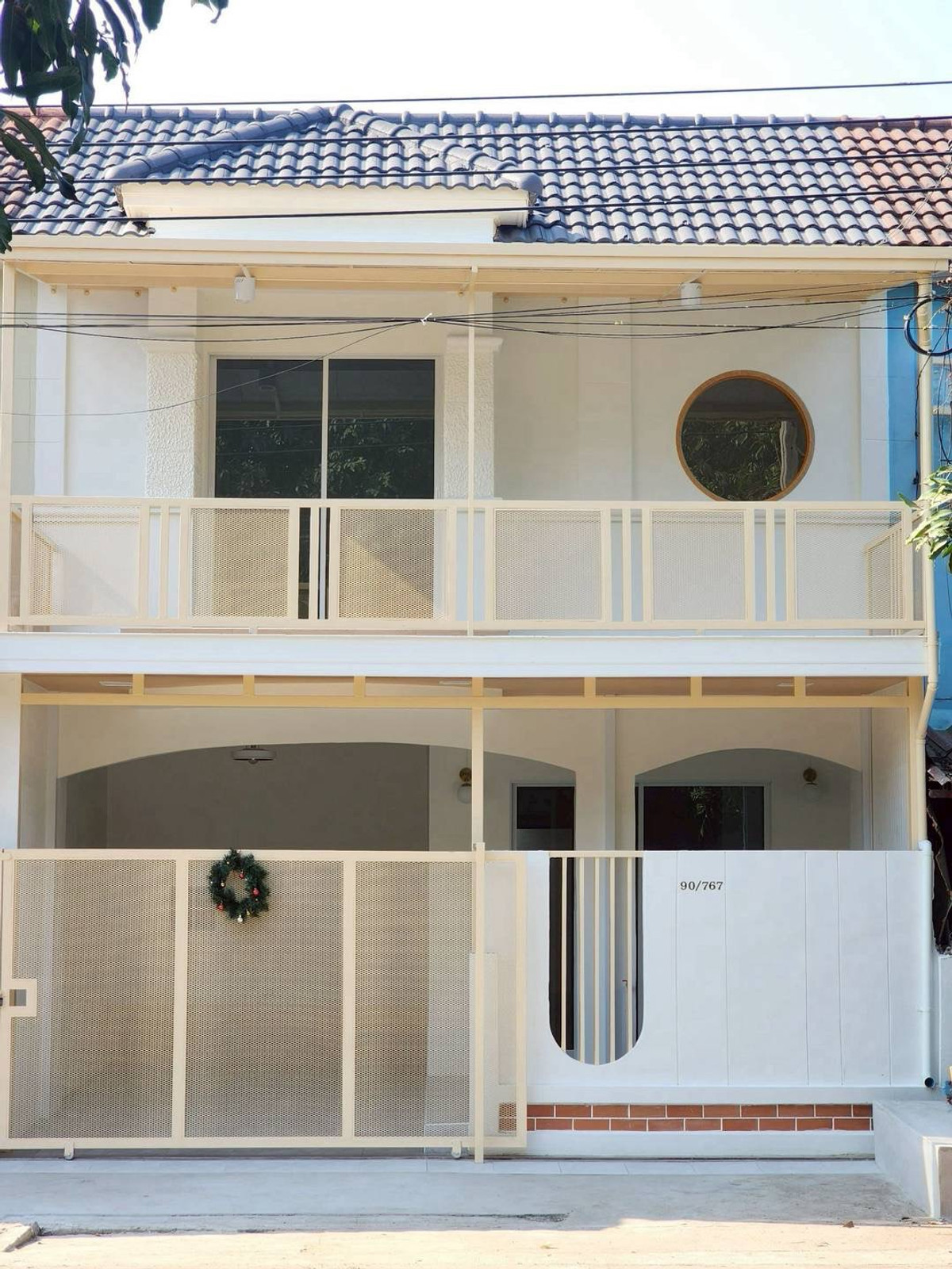 For SaleTownhomeNonthaburi, Bang Yai, Bangbuathong : Urgent sale! 2-story townhouse, completely renovated. Piyawararom Village 1, the best location, located on a spacious main road. Able to open a trading business Extra wide land area up to 22 sq m., full functions, 4 bedrooms, 2 bathrooms, complete with fr