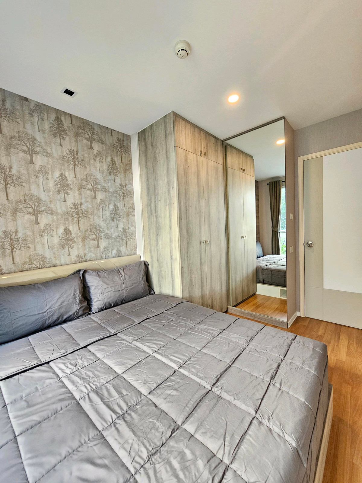 ขายคอนโดบางนา แบริ่ง ลาซาล : ✨ ขายด่วน! ลุมพินี เพลส บางนา กม.3 ✨คอนโดใหม่เอี่ยม ไม่เคยเข้าอยู่ ตกแต่งสวย บิ๊วอินครบ พร้อมอยู่ทันที ระเบียงหันหน้าทิศเหนือไม่ร้อน