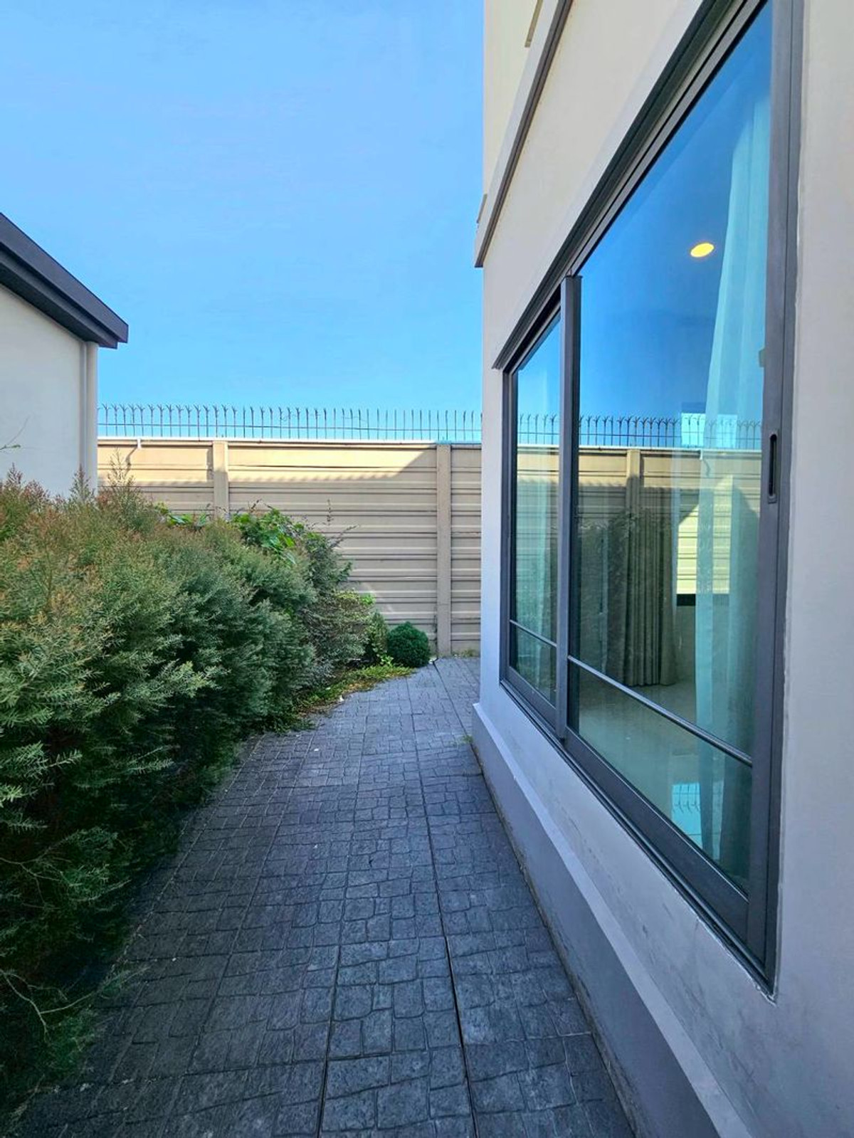 ขายบ้านมีนบุรี-ร่มเกล้า : The Plant รามคำแหง-วงแหวน 52.5 ตร.ว. 3 ห้องนอน 3 ห้องน้ำ ถนนเมน ซอย เคหะร่มเกล้า 78 แยก 1 แขวงราษฎร์พัฒนา เขตสะพานสูง กรุงเทพมหานคร