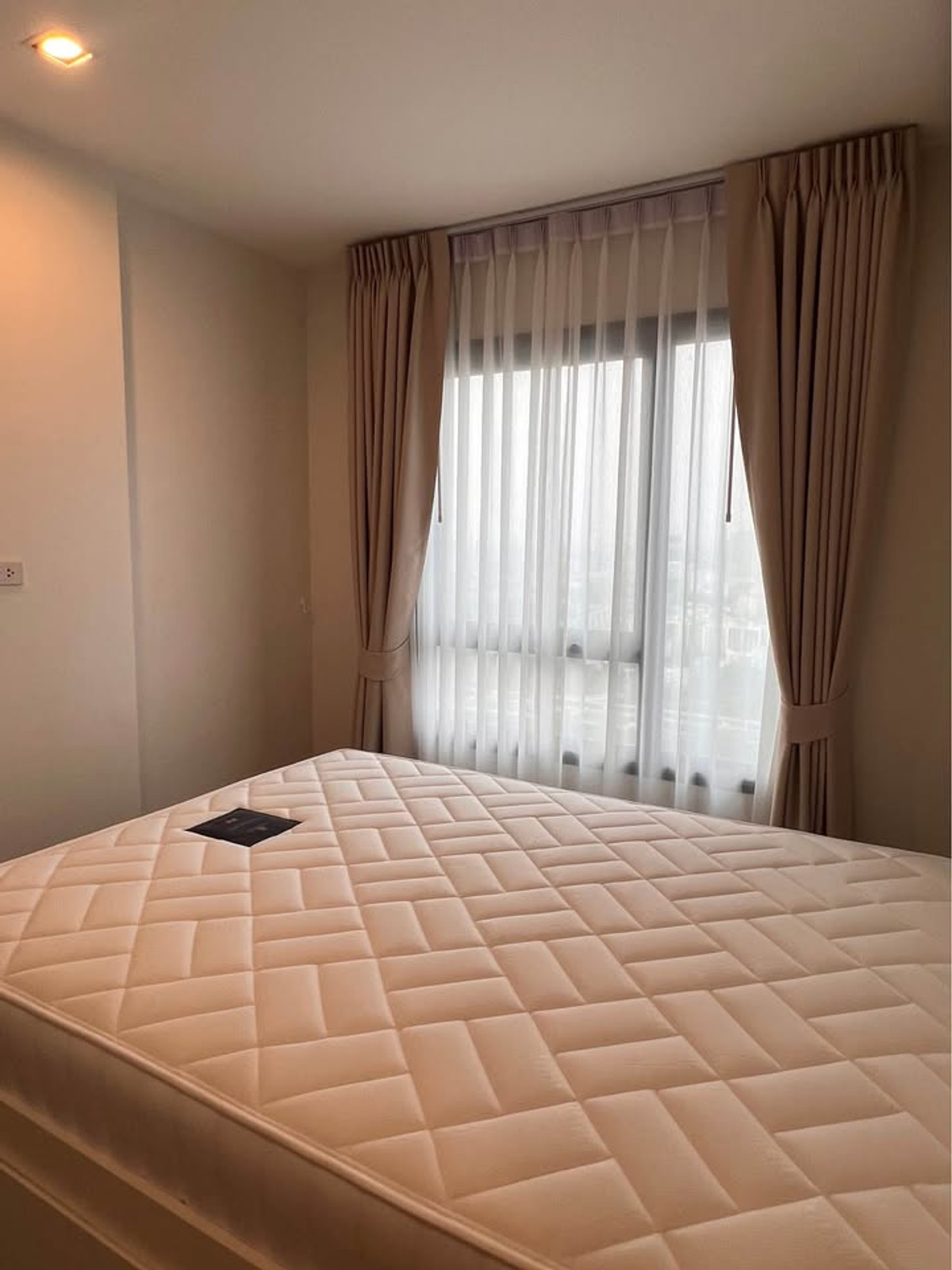 For RentCondoPattanakan, Srinakarin : Condo for rent – ​​Rich Park @ Triple Station, next to Airport Rail Link and MRT Hua Mak (Rt-01)