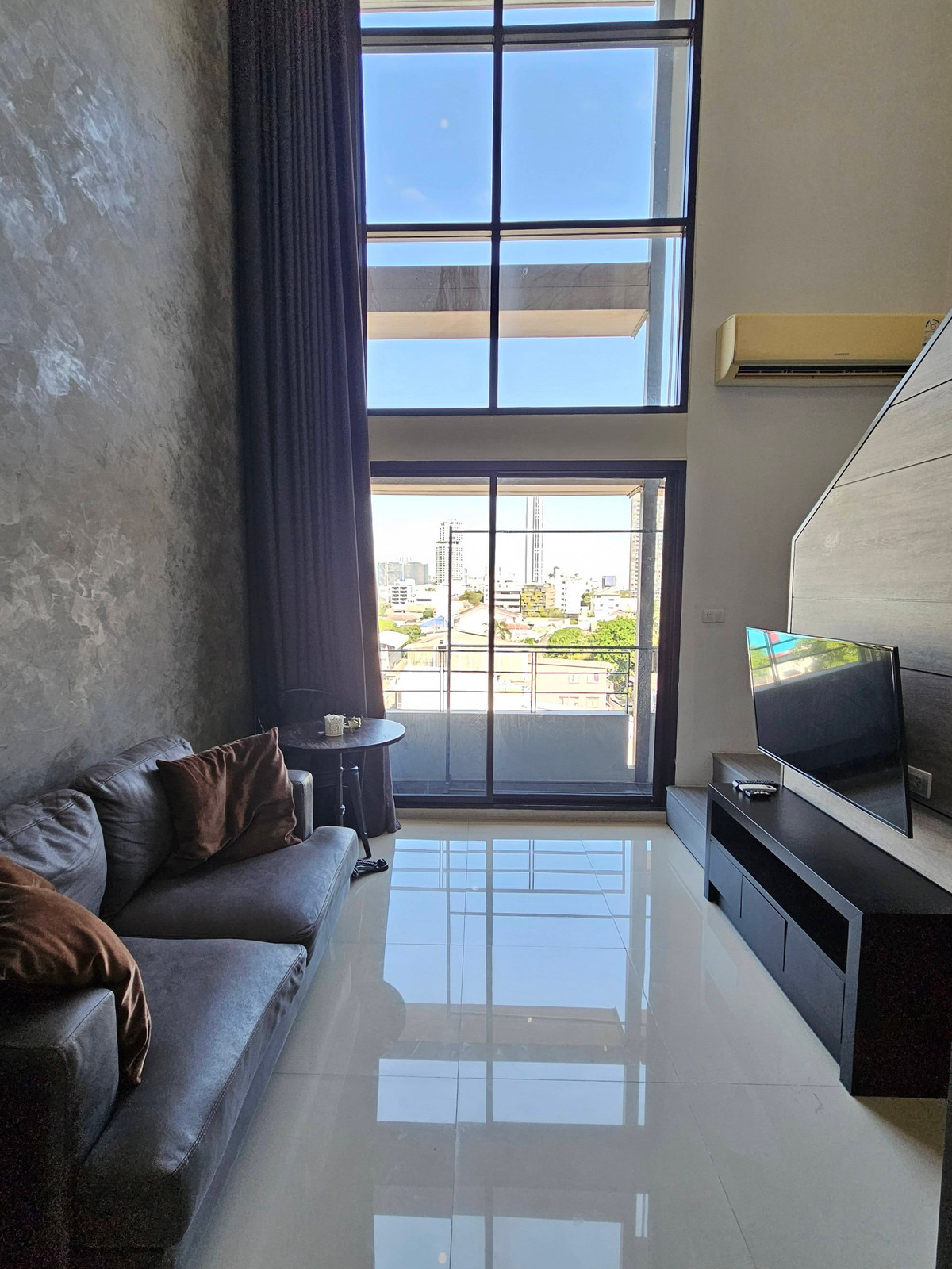 ขายคอนโด : ขายคอนโด ห้อง Duplex คอนโด ใกล้ MRT รัชดาภิเษก 200 เมตร โครงการ l loft ratchada 19 (AM2152)