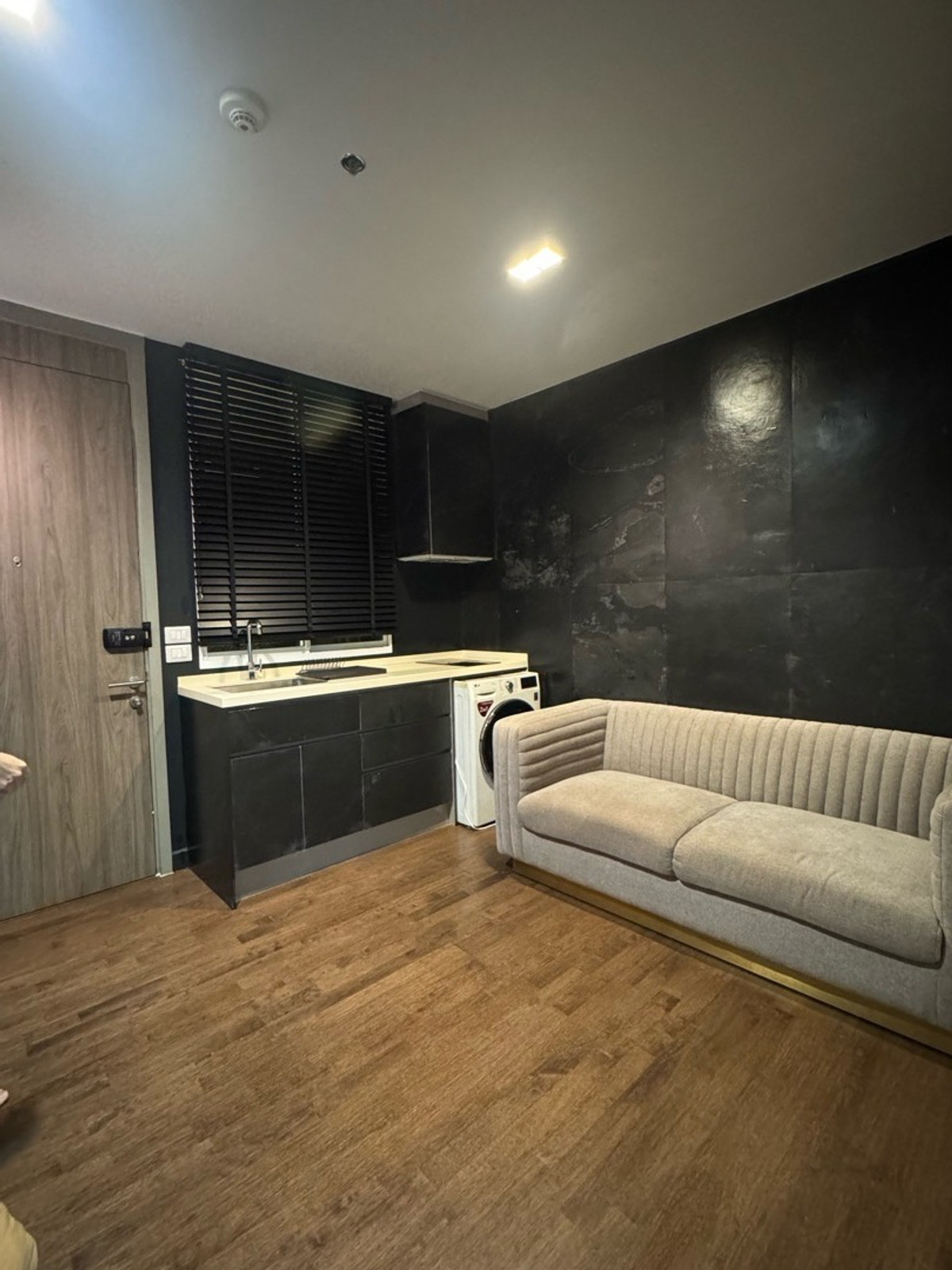 ให้เช่าคอนโดพระราม 9 เพชรบุรีตัดใหม่ RCA : ให้เช่า 📍 A Space ID Asoke - Ratchada 📍 เฟอร์นิเจอร์ และ เครื่องใช้ไฟฟ้าครบ ใกล้ MRT พระราม 9