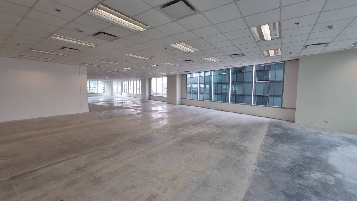 For RentOfficeKhlongtoei, Kluaynamthai : Office Space for Rent – Rama 4 Area Near MRT Queen Sirikit National Convention Centre