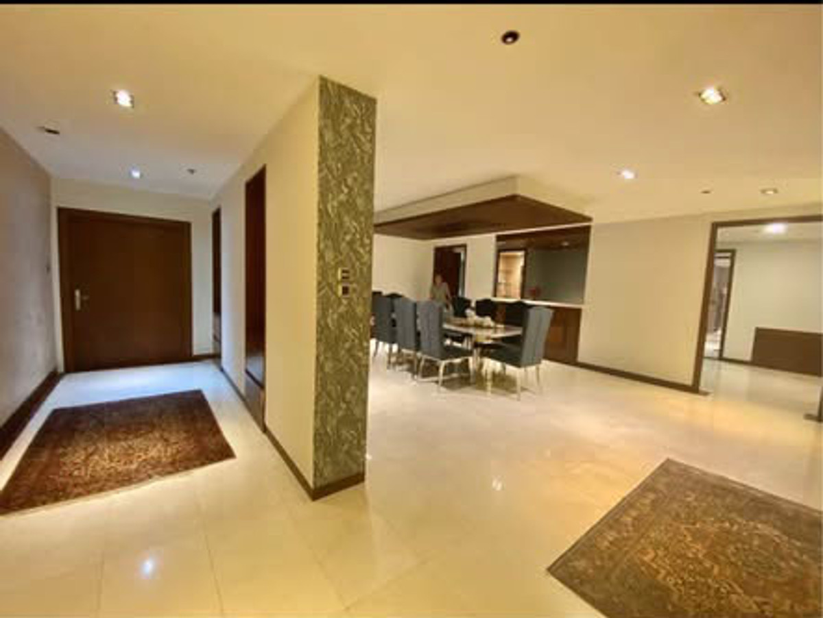 For RentCondoNana, North Nana,Sukhumvit13, Soi Nana : Luxury condo, 25th floor, good location, beautifully decorated, for rent in Nana-Sukhumvit area. Near Bumrungrad Hospital International only 650 meters