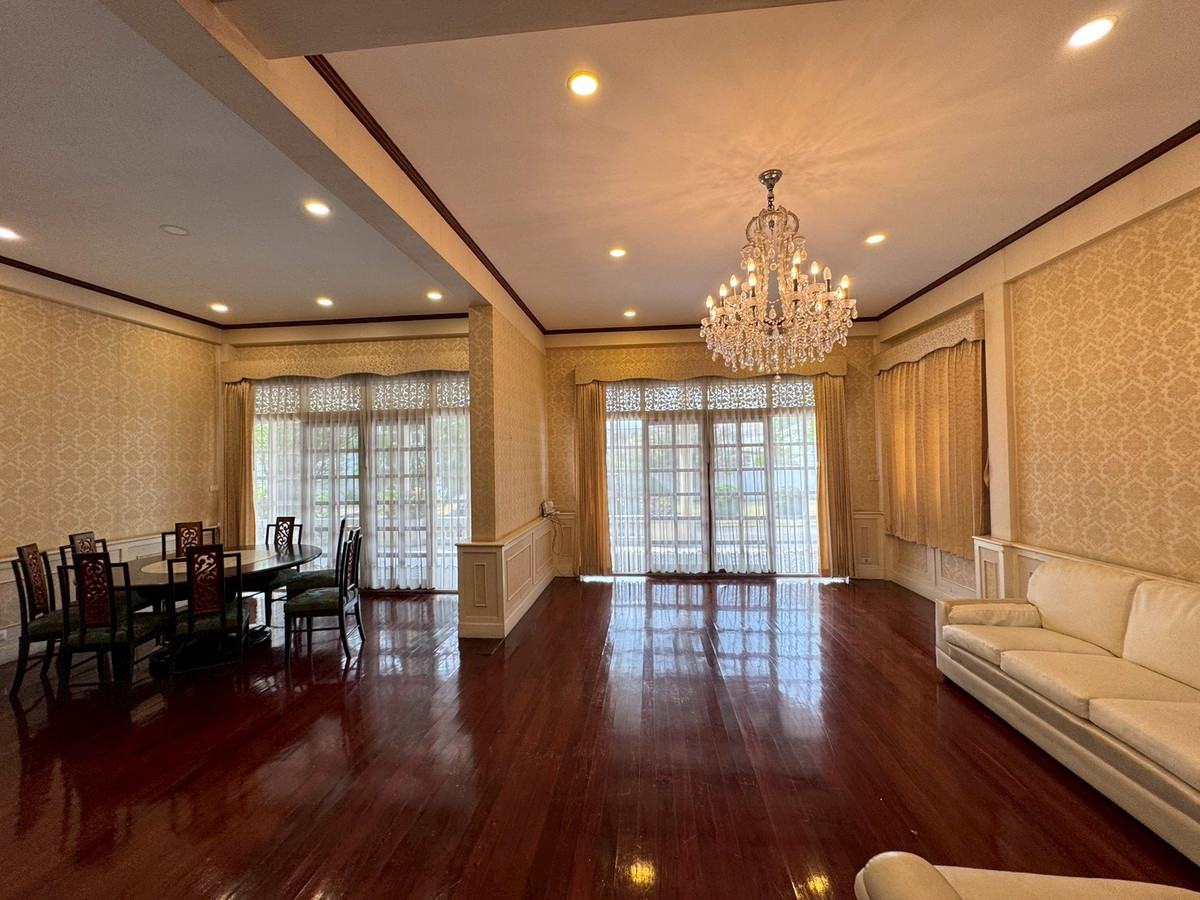 ให้เช่าบ้านพระราม 9 เพชรบุรีตัดใหม่ RCA : 🏡 ให้เช่าบ้าน ดีไซน์คลาสสิก พร้อมสระว่ายน้ำและสวนกว้าง 📍 ทำเลพระราม 9 ซอยศูนย์วิจัย ** NO CO-AGENT ** 