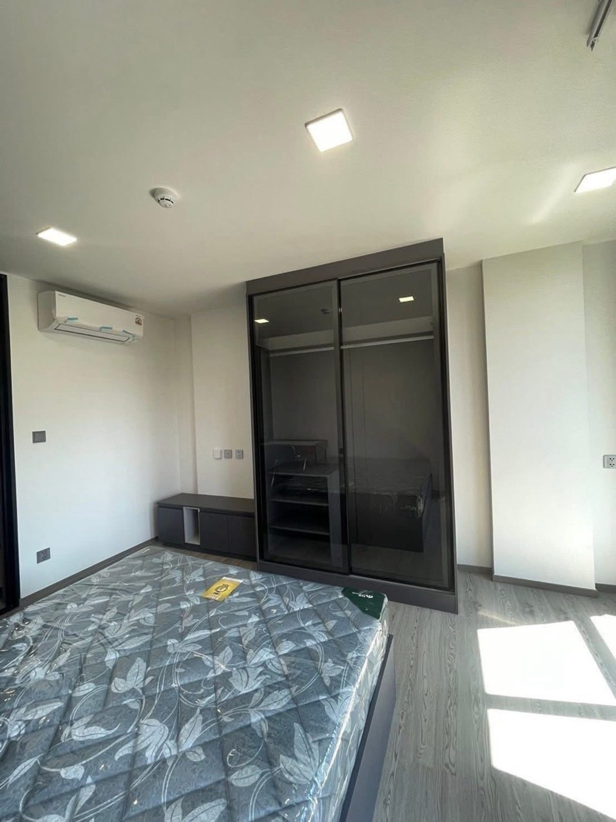 For RentCondoRatchadapisek, Huaikwang, Suttisan : ✨ For rent Maroon Ratchada 32 – beautiful room, new condition | Good location in the heart of Ratchada, near Chandrakasem University ✨