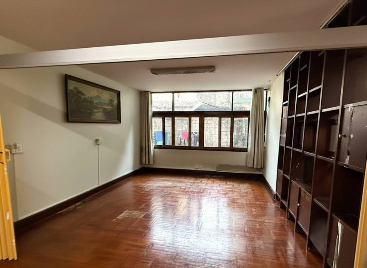 For RentHouseSilom, Saladaeng, Bangrak : 2-storey house for rent, suitable for renovation to make an office, showroom, clinic or restaurant in the heart of the city, Soi Santiphap, near MRT Samyan and BTS Chong Nonsi, large plot of land. พร้อมที่จอดรถมากกว่า 10 คัน