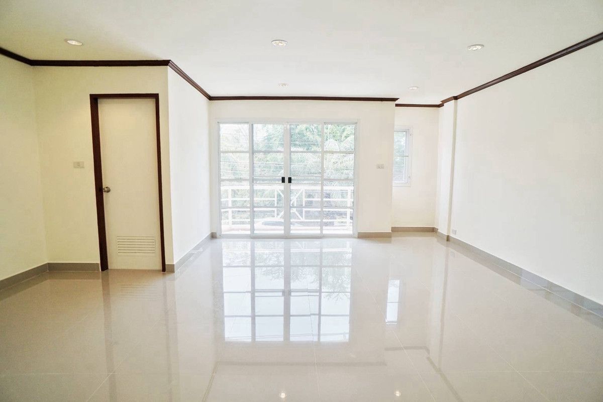 ขายโฮมออฟฟิศเลียบทางด่วนรามอินทรา : ขายโฮมออฟฟิศ 4ชั้น ซอยประดิษฐ์มนูธรรม10 เรียบด่วนเอกมัยรามอินทรา เยื้องเซ็นทรัลอีสต์วิลล์ 350ตารางเมตร