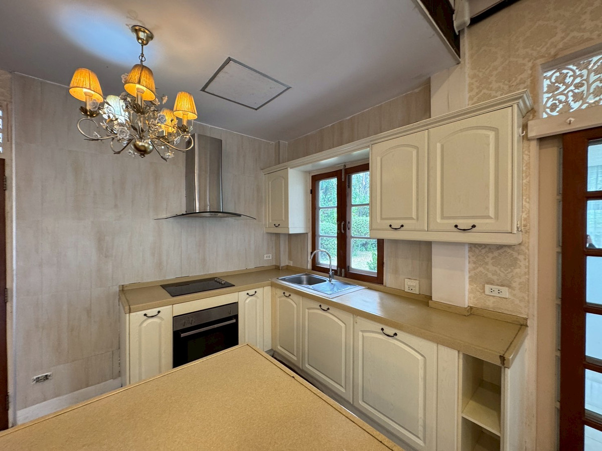 ให้เช่าบ้านพระราม 9 เพชรบุรีตัดใหม่ RCA : 🏡 ให้เช่าบ้าน ดีไซน์คลาสสิก พร้อมสระว่ายน้ำและสวนกว้าง 📍 ทำเลพระราม 9 ซอยศูนย์วิจัย ** NO CO-AGENT ** 