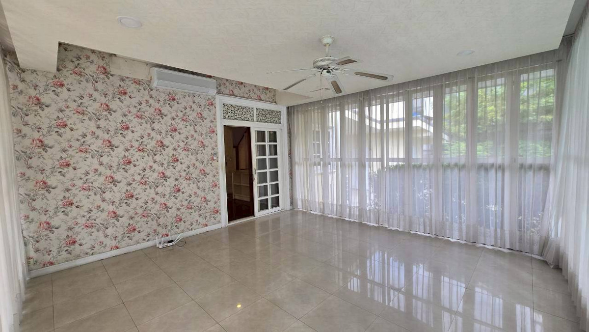 ให้เช่าบ้านพระราม 9 เพชรบุรีตัดใหม่ RCA : 🏡 ให้เช่าบ้าน ดีไซน์คลาสสิก พร้อมสระว่ายน้ำและสวนกว้าง 📍 ทำเลพระราม 9 ซอยศูนย์วิจัย ** NO CO-AGENT ** 