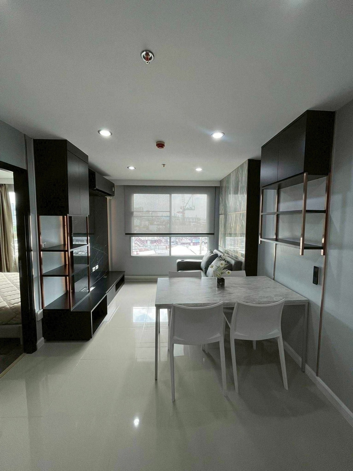 ให้เช่าคอนโดวงเวียนใหญ่ เจริญนคร : 🏠 ใกล้ ศิริราช เพียง 1 กิโลเมตร📍 ให้เช่า ดีบุรา พรานนก🔥