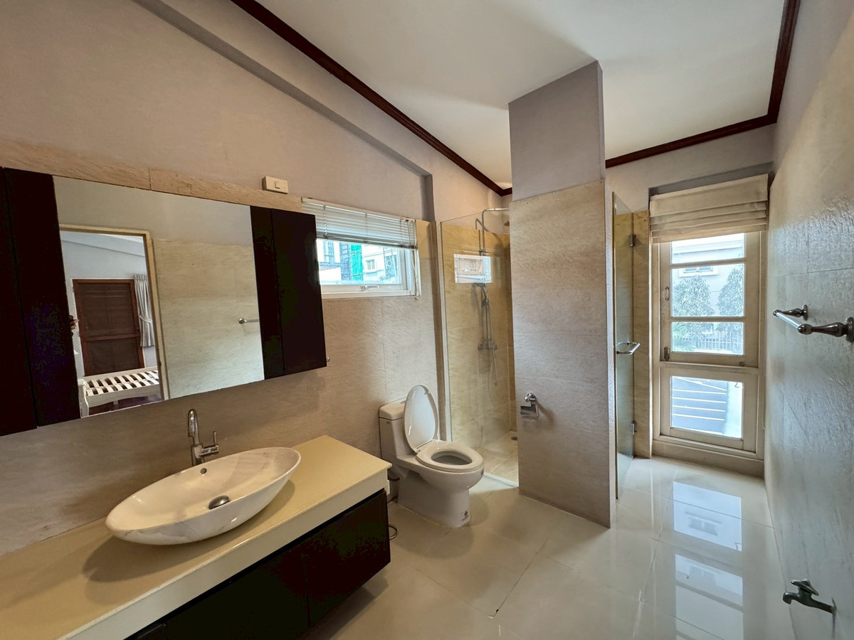 ให้เช่าบ้านพระราม 9 เพชรบุรีตัดใหม่ RCA : 🏡 ให้เช่าบ้าน ดีไซน์คลาสสิก พร้อมสระว่ายน้ำและสวนกว้าง 📍 ทำเลพระราม 9 ซอยศูนย์วิจัย ** NO CO-AGENT ** 