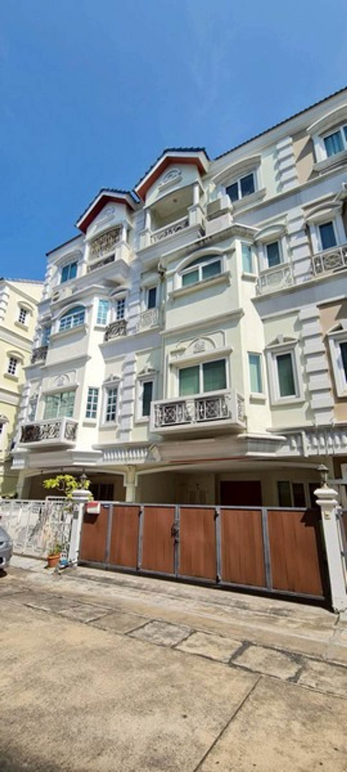 ให้เช่าทาวน์โฮมพระราม 3 สาธุประดิษฐ์ : ให้เช่าทาวน์โฮมหรู 4 ชั้น โกลเด้น โฮม พาร์ค วิลล์ พื้นที่ใช้สอยมากถึง 280 ตรม 4นอน 5น้ำ ใกล้ โรงเรียนนานาชาติชรูว์สเบอรี - ghd000808R