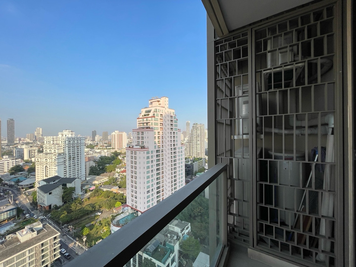 For RentCondoSukhumvit, Asoke, Thonglor : RENT : 1 Bedroom 1 Working room 2 Bathrooms | size 80 sq.m. FL.21 | balcony facing north by city view | The XXXIX Sukhumvit 39