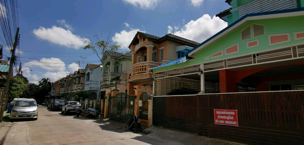 ขายสมุทรปราการ สำโรง : บ้านแฝด 36 ตรว. หมู่บ้าน นันทนาการ์เด้น บางปลา 22 ใกล้ รพ.จุฬารัตน์ 3  หน้าบ้านหันทิศใต้