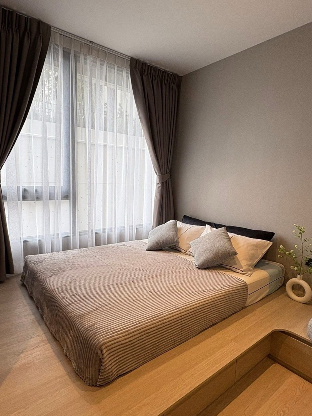 For RentCondoWongwianyai, Charoennakor : ✨ For rent Reference Sathorn-Wongwianyai – beautiful room decorated with wallpaper throughout the room | near BTS only 130 meters