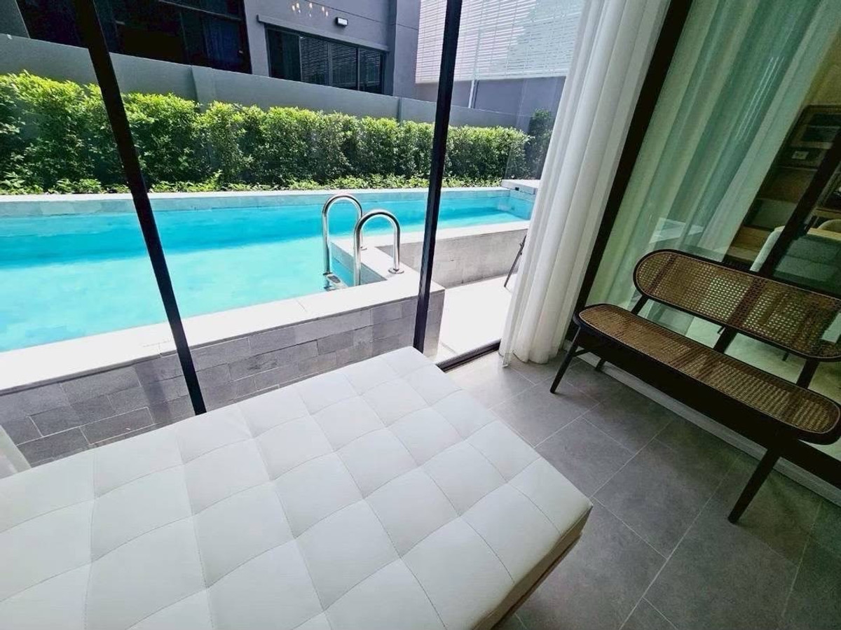 For RentHouseYothinpattana,CDC : Luxury three-storey pool villa with a private lift, fully furnished and ready to move in