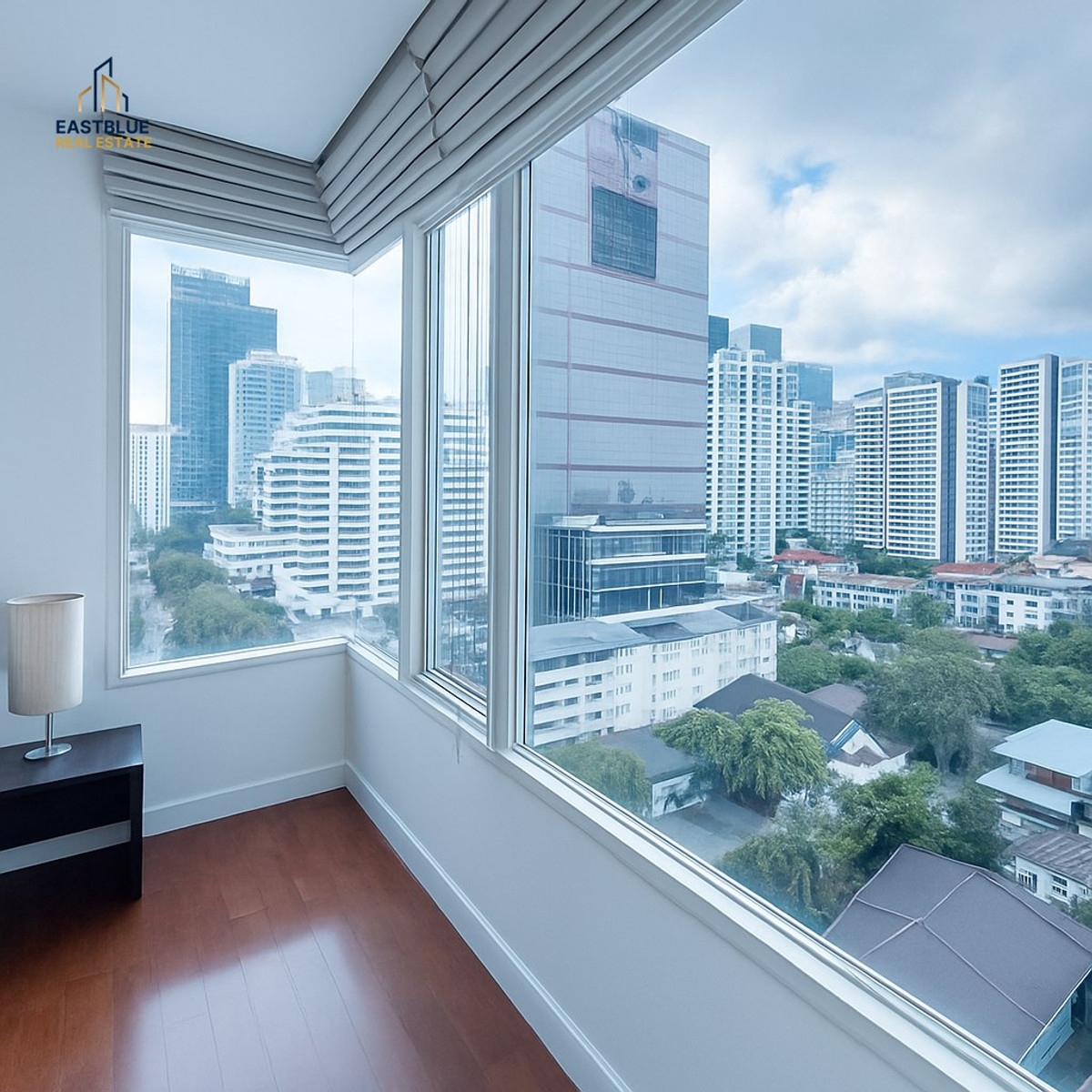 For SaleCondoSukhumvit, Asoke, Thonglor : Baan Siri 31 for sale, cheapest in the building, large room, good location, can walk to Emsphere, price negotiable.