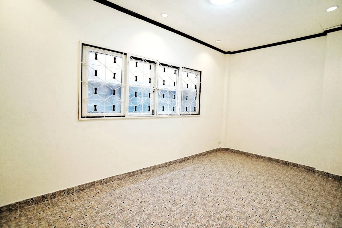 ขายโฮมออฟฟิศเลียบทางด่วนรามอินทรา : ขายโฮมออฟฟิศ 4ชั้น ซอยประดิษฐ์มนูธรรม10 เรียบด่วนเอกมัยรามอินทรา เยื้องเซ็นทรัลอีสต์วิลล์ 350ตารางเมตร