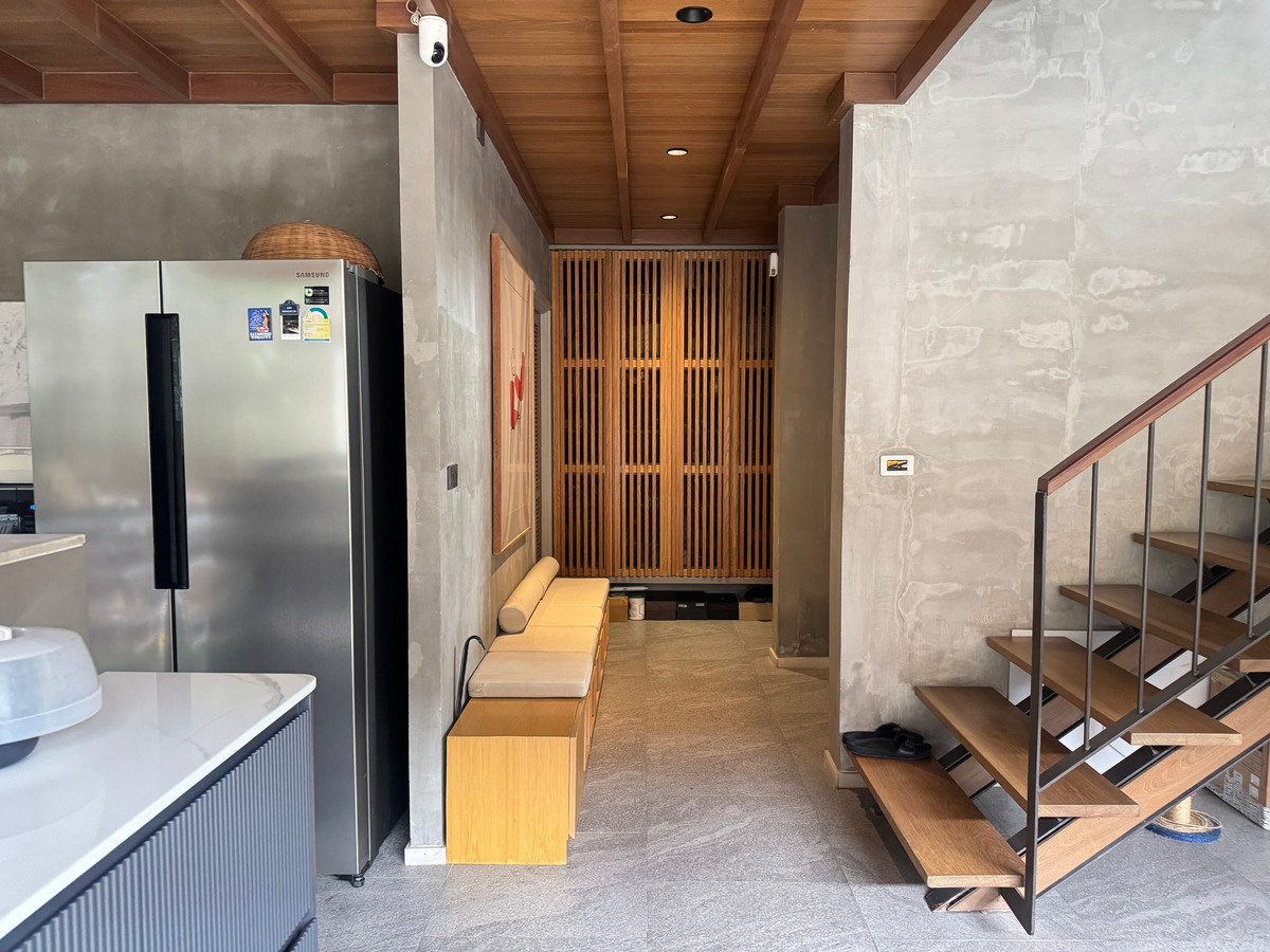 ขายลาดพร้าว เซ็นทรัลลาดพร้าว : 👑👑ขายบ้านแฝด 4 ชั้น ทำเลดีมาก ใกล้ทางด่วนวิภาวดี  4 ห้องนอน 👑👑