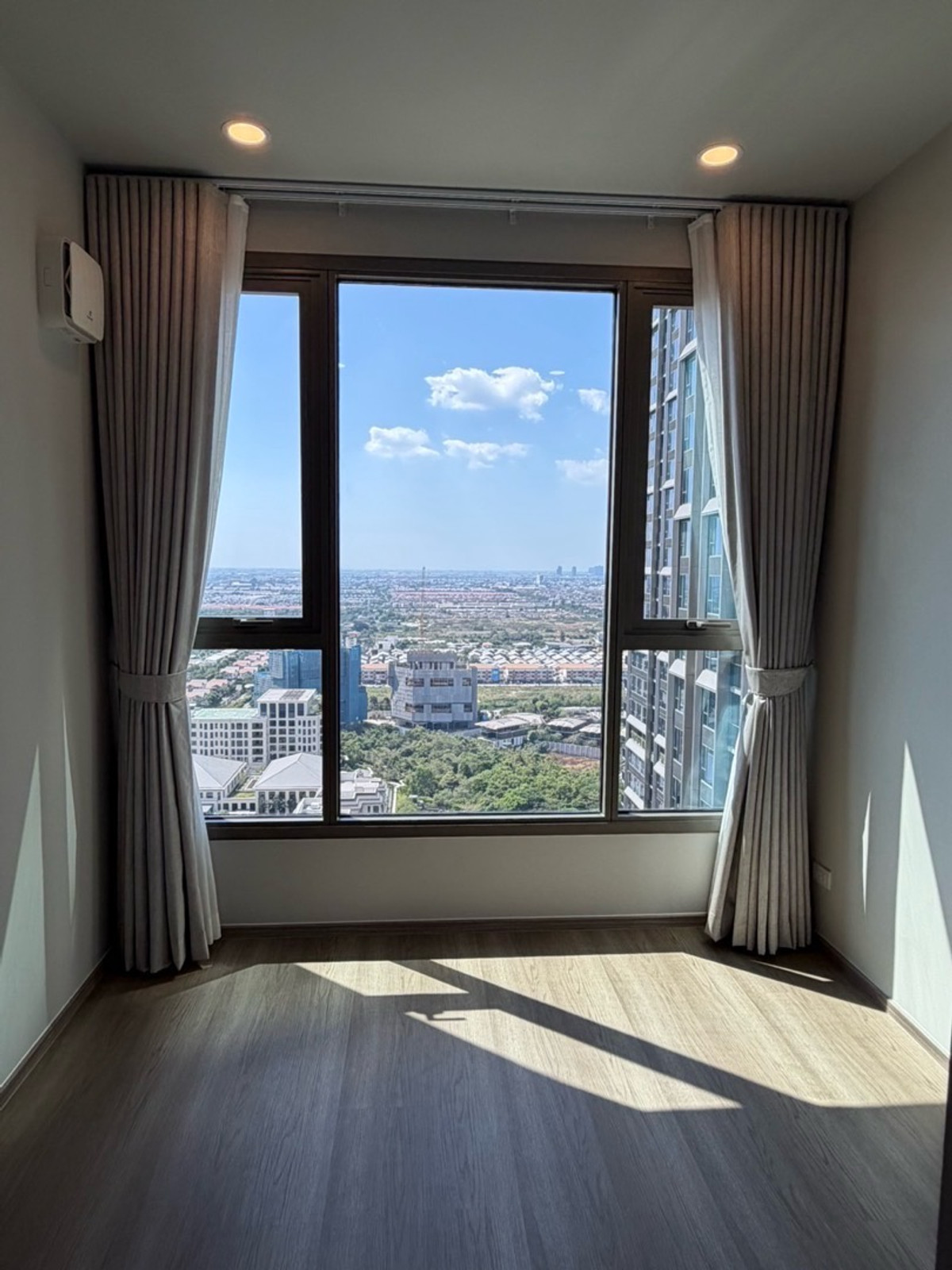 ให้เช่าคอนโดบางนา แบริ่ง ลาซาล : 💥ForRent💥Condo ‘Whizdom The Forestias’ 🏡 Near Mega Bangna ‼️ Ready to move in ‼️  Fully Furnished ✨