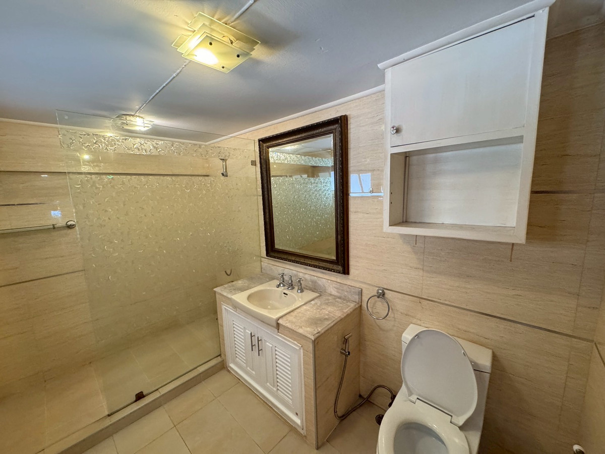 ให้เช่าบ้านพระราม 9 เพชรบุรีตัดใหม่ RCA : 🏡 ให้เช่าบ้าน ดีไซน์คลาสสิก พร้อมสระว่ายน้ำและสวนกว้าง 📍 ทำเลพระราม 9 ซอยศูนย์วิจัย ** NO CO-AGENT ** 