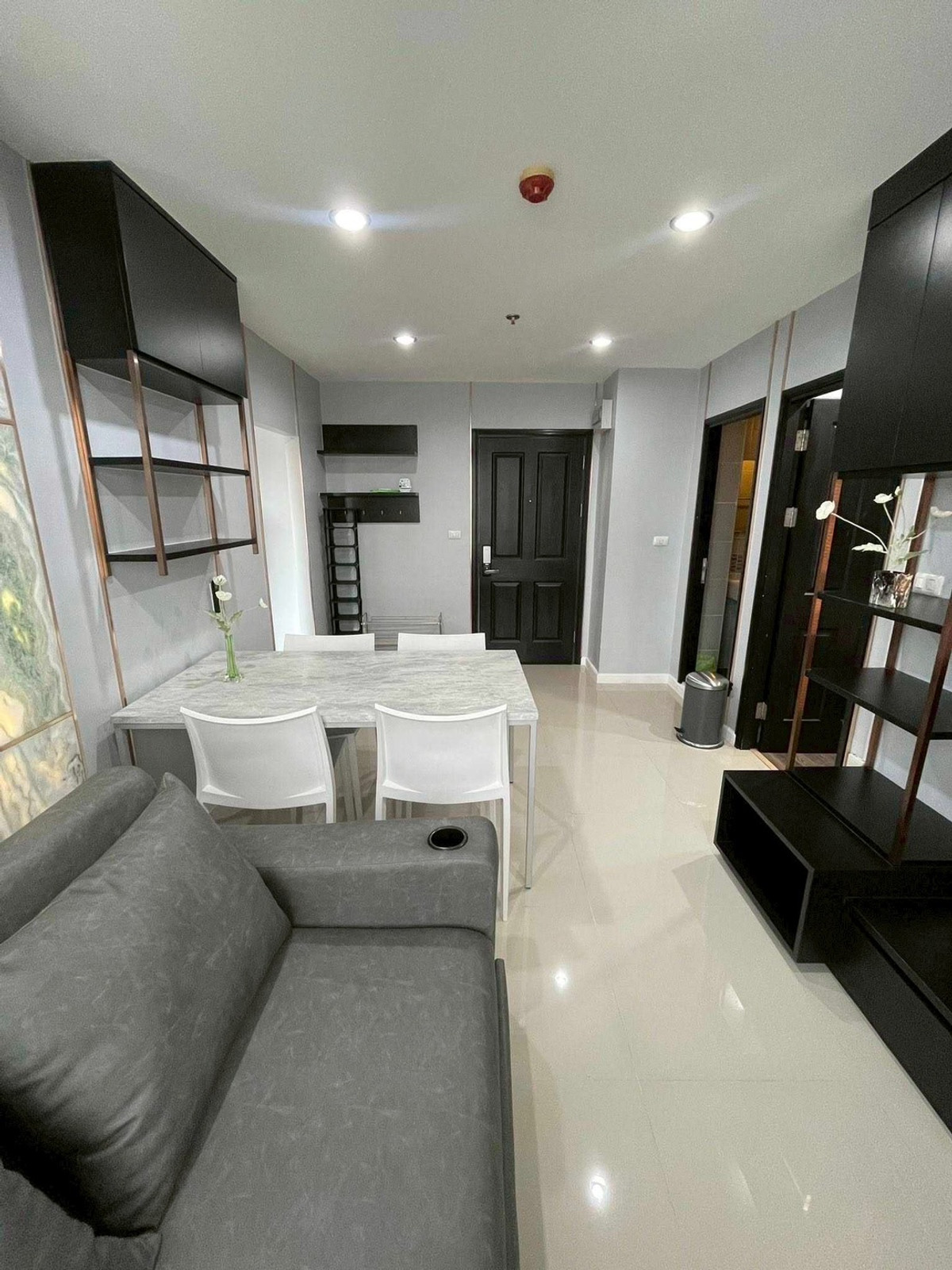 ให้เช่าคอนโดวงเวียนใหญ่ เจริญนคร : 🏠 ใกล้ ศิริราช เพียง 1 กิโลเมตร📍 ให้เช่า ดีบุรา พรานนก🔥