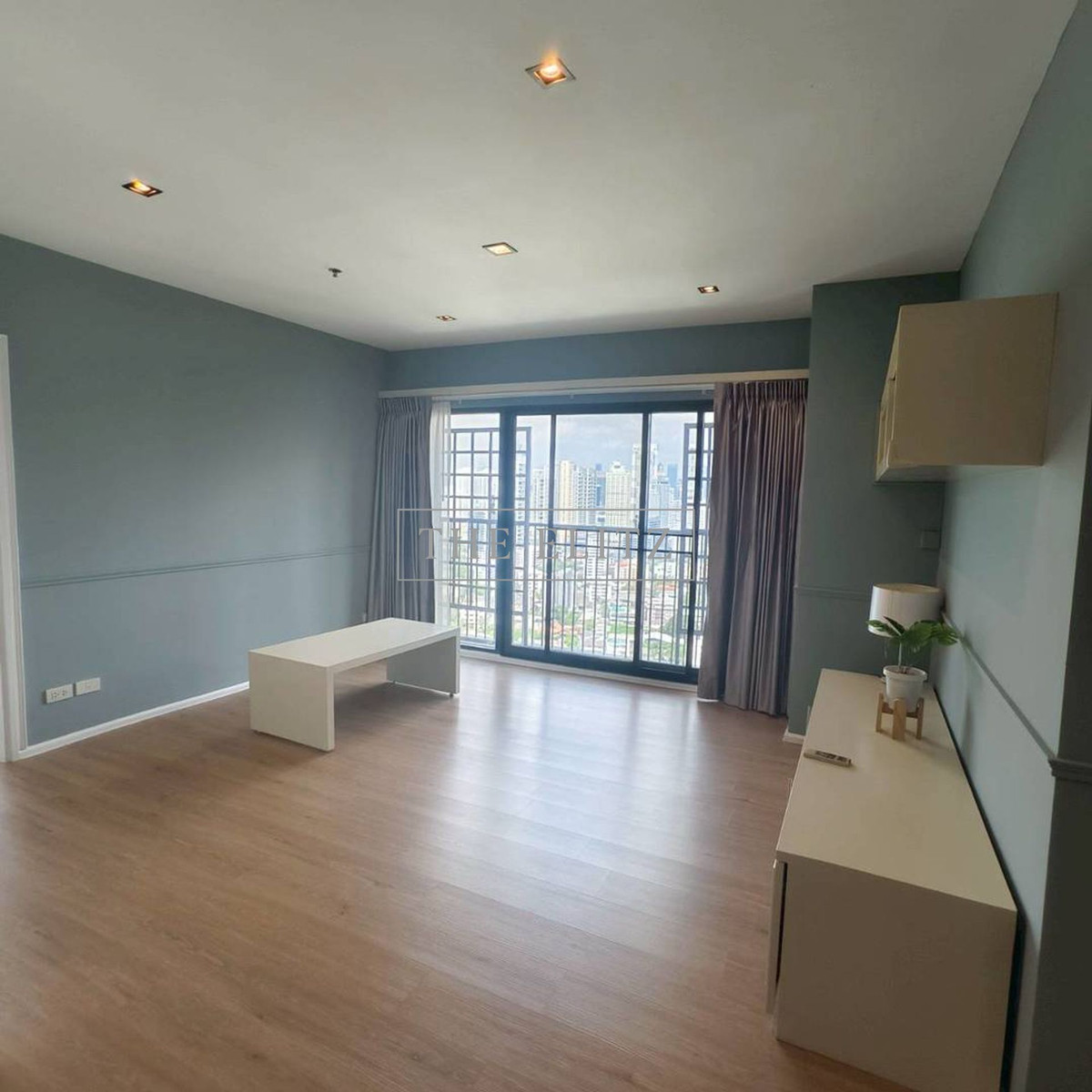 For RentCondoSukhumvit, Asoke, Thonglor : ✨ Connect every trip. Noble Remix has a Skywalk connecting directly to the building. Dont be afraid of the sun. Dont be afraid of the rain ❤️