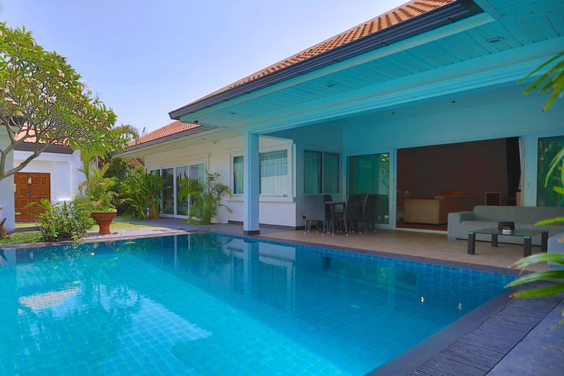 Pattaya, Bangsaen, Chonburi : For sale/rent, luxury villa, Jomtien Park – good location, quiet atmosphere, private.