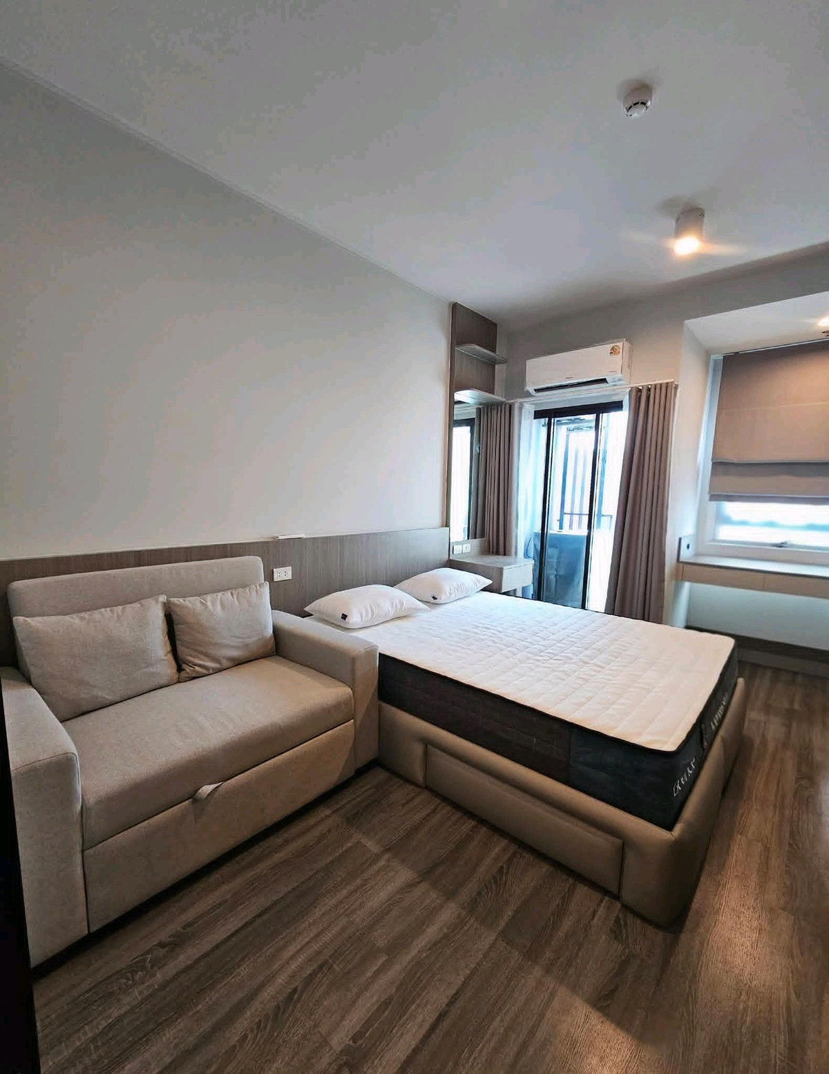 For RentCondoSeri Thai, Ramkhamhaeng Nida : 🚆✨ Near the Yellow Line, Lam Sali Station, only 190 meters.