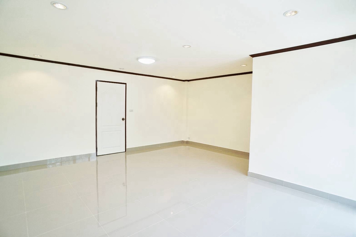 ขายโฮมออฟฟิศเลียบทางด่วนรามอินทรา : ขายโฮมออฟฟิศ 4ชั้น ซอยประดิษฐ์มนูธรรม10 เรียบด่วนเอกมัยรามอินทรา เยื้องเซ็นทรัลอีสต์วิลล์ 350ตารางเมตร