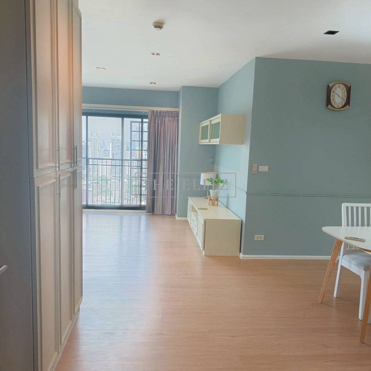 For RentCondoSukhumvit, Asoke, Thonglor : ✨ Connect every trip. Noble Remix has a Skywalk connecting directly to the building. Dont be afraid of the sun. Dont be afraid of the rain ❤️