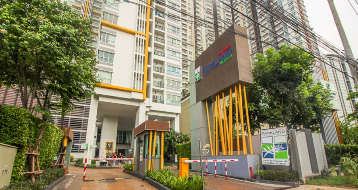 For SaleCondoThaphra, Talat Phlu, Wutthakat : ✨ For Sale: The Parkland Taksin - Thapra Condo ✨ 💰 Only 4,200,000 THB