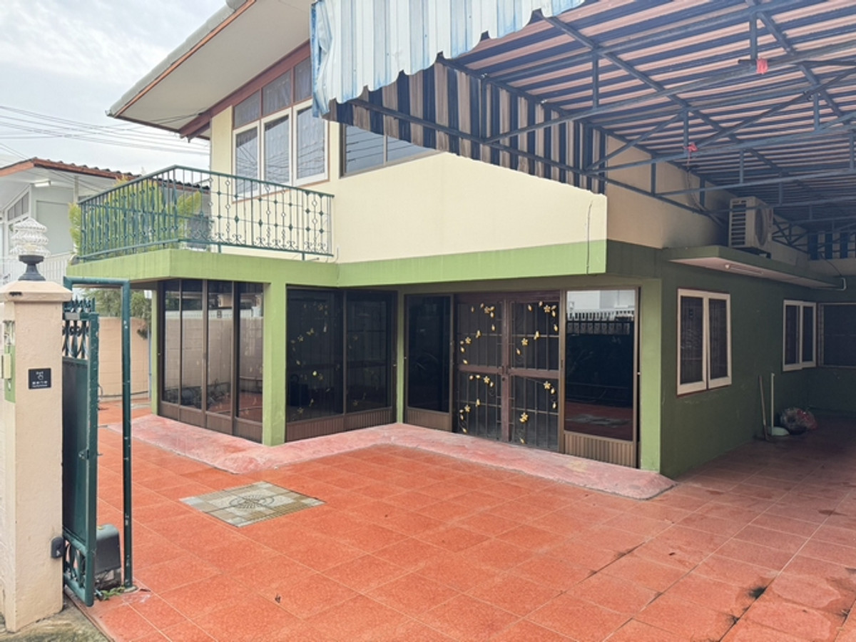 For RentHouseChokchai 4, Ladprao 71, Ladprao 48, : H101 House for rent, Ladprao 64, Intersection 5, pet friendly, 2 floors, 4 bedrooms, 3 bathrooms, near MRT, yellow, Chokechai 4, Ladprao 71 / Pet Friendly Home for Rent at Ladprao 64, Chokechai 4 - 4 bedroom 3 bathroom