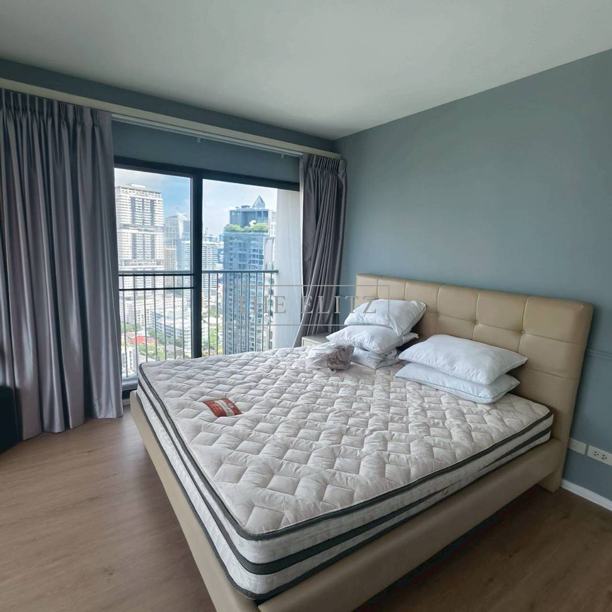 For RentCondoSukhumvit, Asoke, Thonglor : ✨ Connect every trip. Noble Remix has a Skywalk connecting directly to the building. Dont be afraid of the sun. Dont be afraid of the rain ❤️