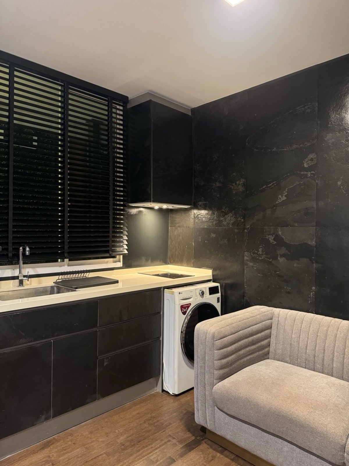 ให้เช่าคอนโดพระราม 9 เพชรบุรีตัดใหม่ RCA : ให้เช่า 📍 A Space ID Asoke - Ratchada 📍 เฟอร์นิเจอร์ และ เครื่องใช้ไฟฟ้าครบ ใกล้ MRT พระราม 9