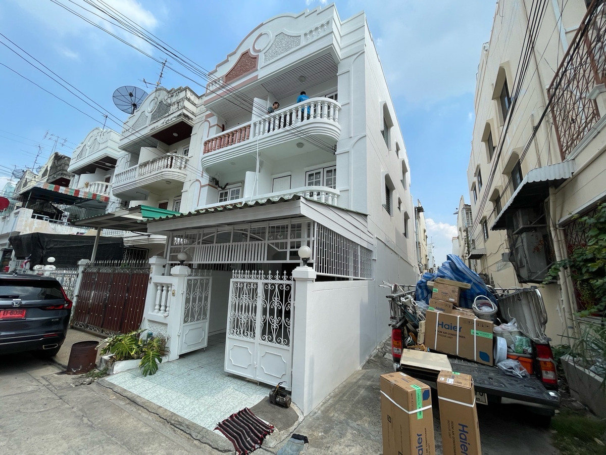 ให้เช่าทาวน์โฮมบางนา แบริ่ง ลาซาล : ให้เช่า ทาวน์เฮ้าส์ 3 ชั้น | 4 นอน 3 น้ำ | มบ.ไพโรจน์ บางนา | ใกล้ MRT สีเหลือง สถานีศรีอุดม | พร้อมอยู่ 1 มี.ค. 69