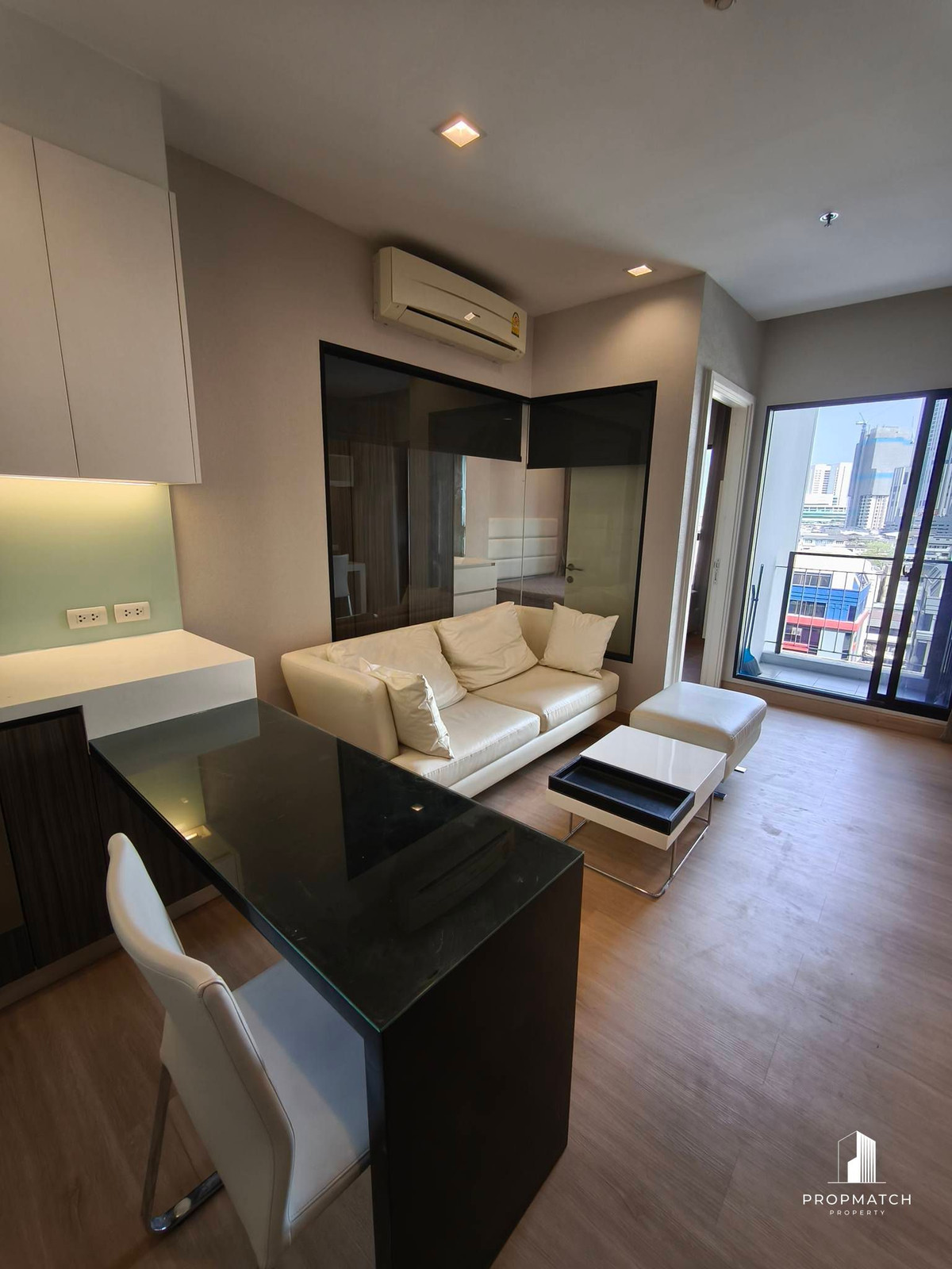 For RentCondoWongwianyai, Charoennakor : ✨Flash Deal ✨ Urbano Absolute Sathon-Taksin(1Bed1Bath38SQM.)Ready to move in! Only 17,000 baht per month Tel.0981315848 @propmatch