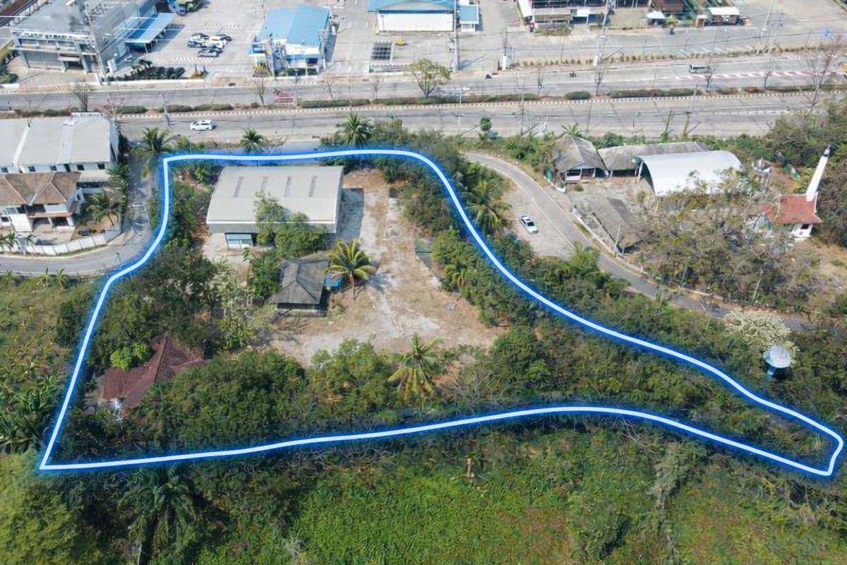 For SaleLandChiang Mai : Land with buildings 2-3-35 rai, On the 2nd Ring Road, Tha Sala Subdistrict, sale with 3 existing buildings.