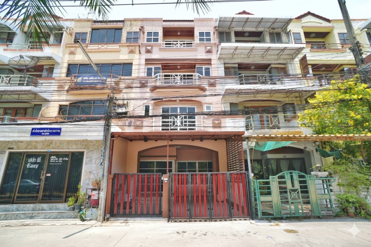 For SaleHome OfficeYothinpattana,CDC : 4-story home office for sale, Soi Pradit Manutham 10 Smooth and quick, Ekamai Ramintra Opposite Central Eastville, 350 square meters.