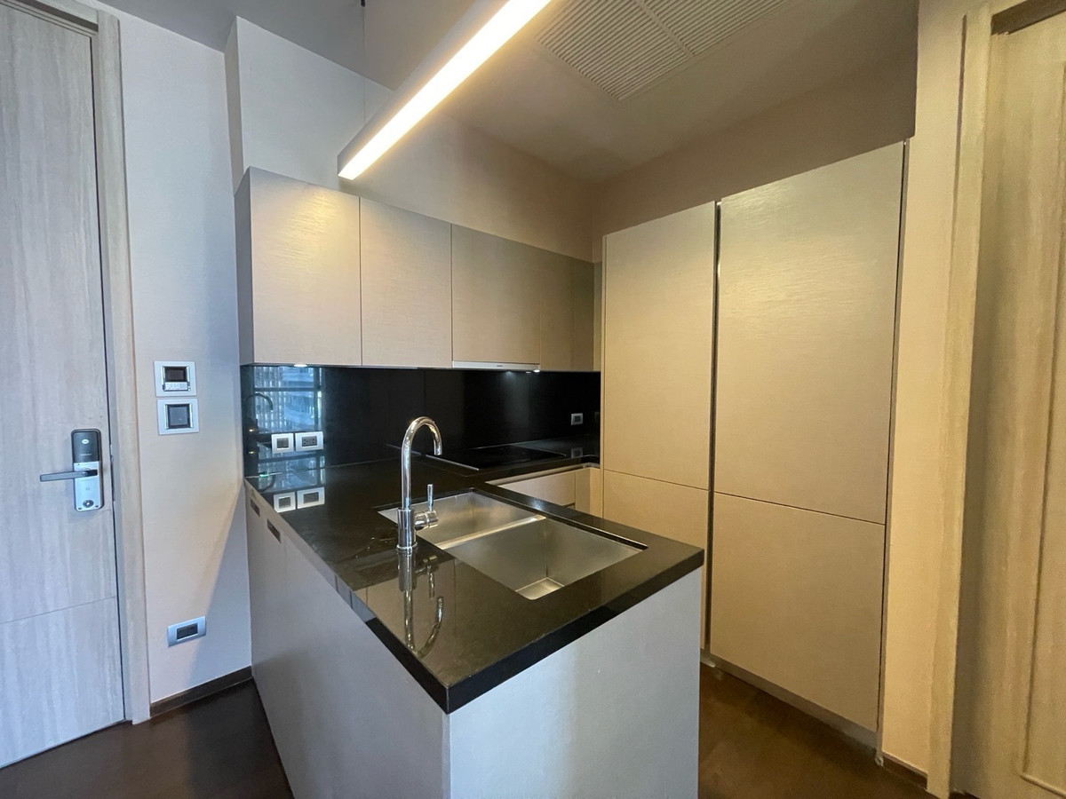 For RentCondoSukhumvit, Asoke, Thonglor : RENT : 1 Bedroom 1 Working room 2 Bathrooms | size 80 sq.m. FL.21 | balcony facing north by city view | The XXXIX Sukhumvit 39