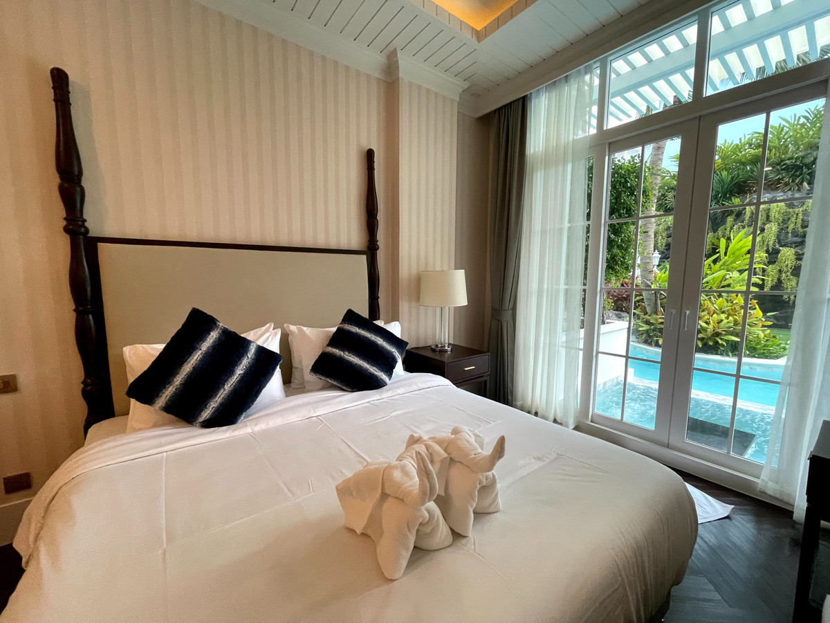 For RentCondoPattaya, Bangsaen, Chonburi : For rent: Grand Florida Pattaya, room next to the water park. You can leave the room and walk down to the water park.