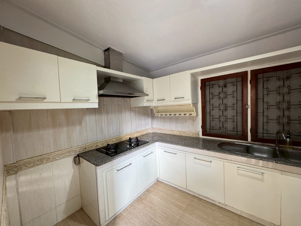 ให้เช่าบ้านพระราม 9 เพชรบุรีตัดใหม่ RCA : 🏡 ให้เช่าบ้าน ดีไซน์คลาสสิก พร้อมสระว่ายน้ำและสวนกว้าง 📍 ทำเลพระราม 9 ซอยศูนย์วิจัย ** NO CO-AGENT ** 