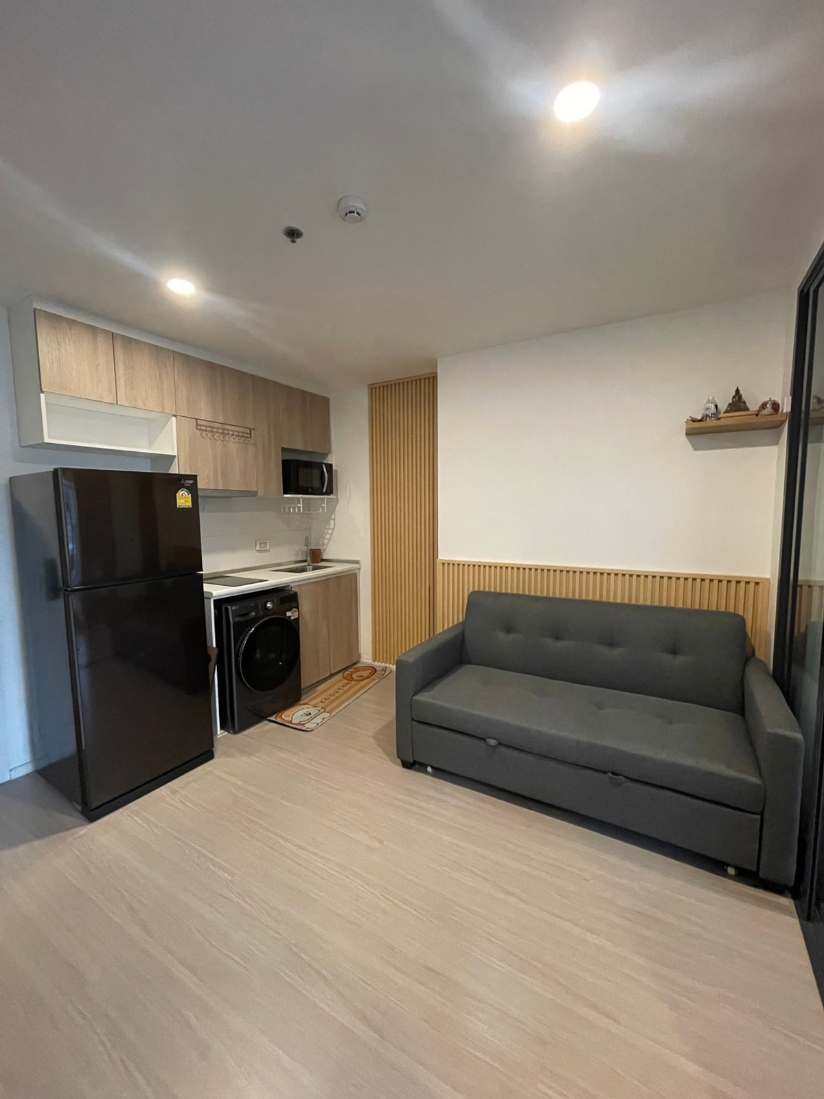 For RentCondoSapankwai,Jatujak : Beautiful room, spacious, good price, kind owner, Denim Jatujak, price negotiable.