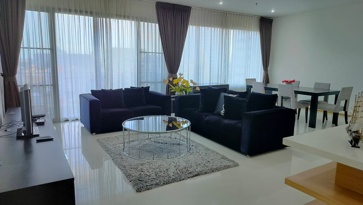 For SaleCondoSukhumvit, Asoke, Thonglor : Urgent sale! The Emporio Place 3 large bedrooms. There is a maid's room. High floor has a very beautiful view of the Chao Phraya River. Good Feng Shui.