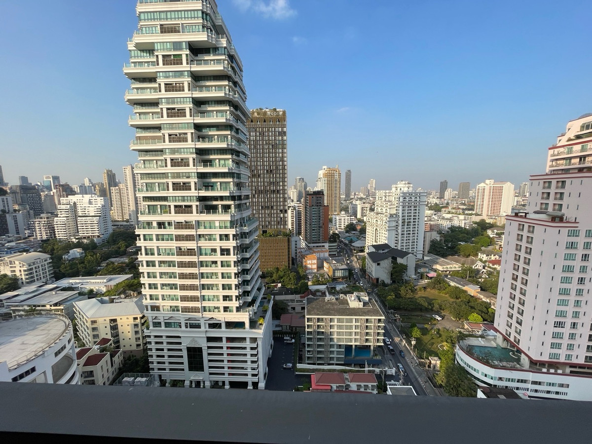 For RentCondoSukhumvit, Asoke, Thonglor : RENT : 1 Bedroom 1 Working room 2 Bathrooms | size 80 sq.m. FL.21 | balcony facing north by city view | The XXXIX Sukhumvit 39