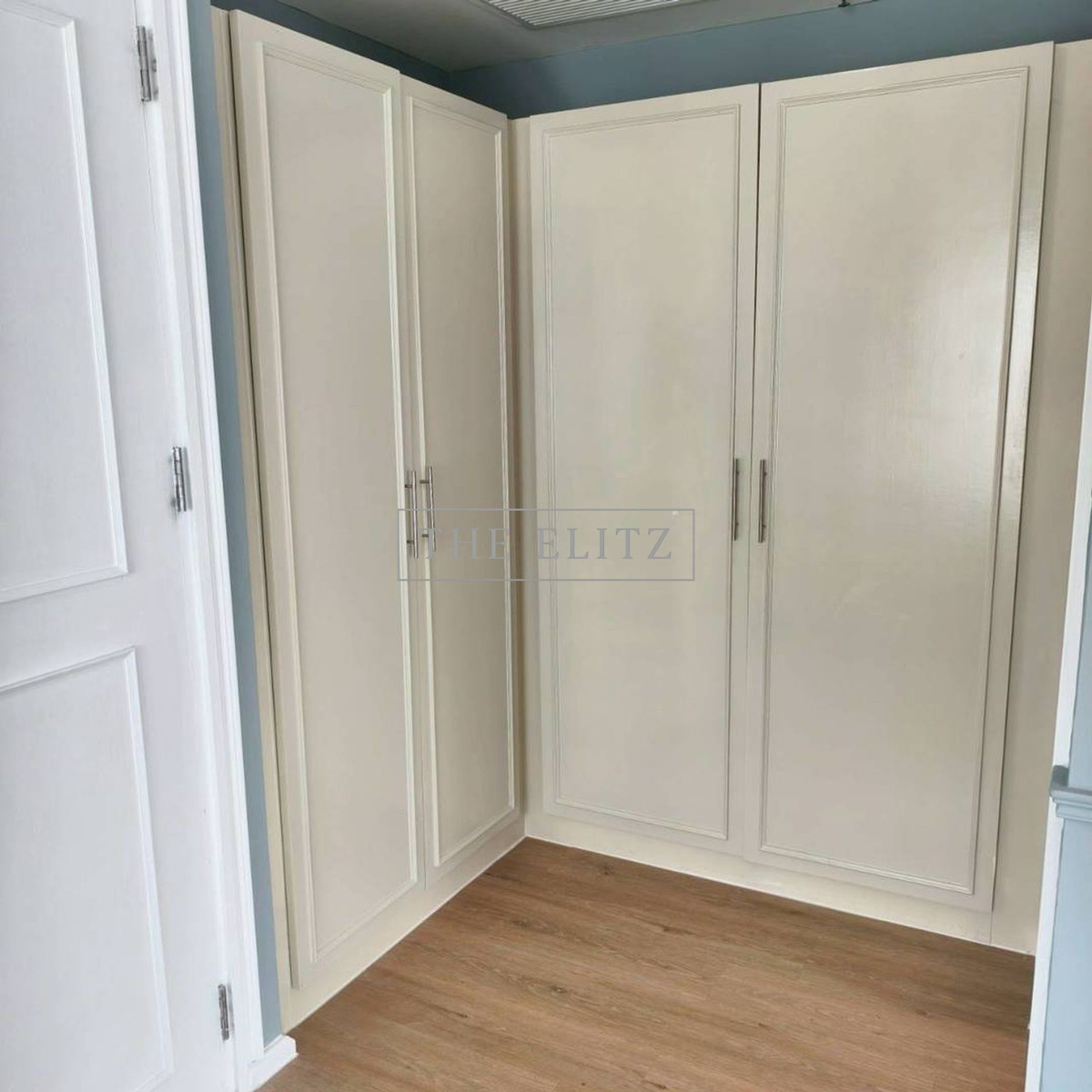 For RentCondoSukhumvit, Asoke, Thonglor : ✨ Connect every trip. Noble Remix has a Skywalk connecting directly to the building. Dont be afraid of the sun. Dont be afraid of the rain ❤️