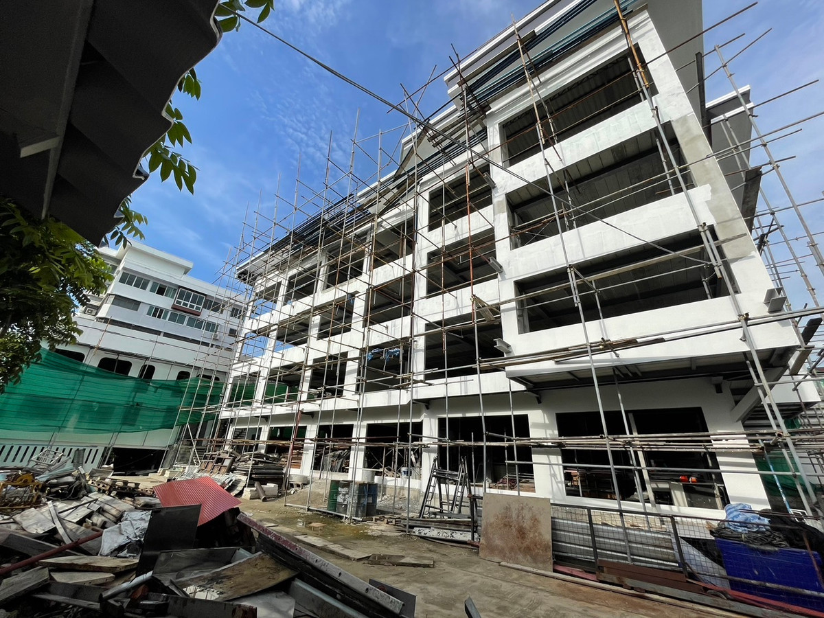 For SaleOfficeBangna, Bearing, Lasalle : For Sale – Large Office Building on Sukhumvit 103 (Udomsuk Soi 28–30) Usable area: 1,800 sq.m. on 300 sq.wah land