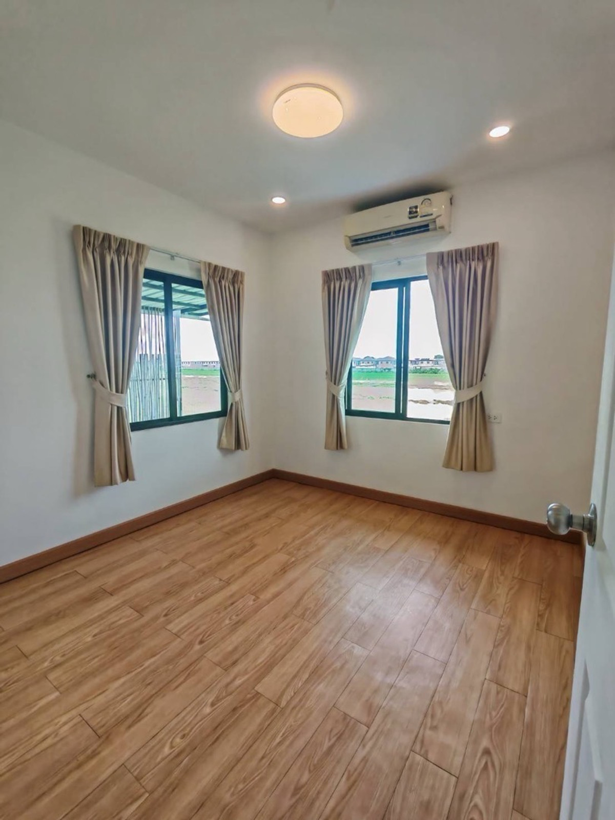 For SaleHousePathum Thani,Rangsit, Thammasat : Urgent sale Baan Fah Piyarom Necto